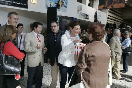 Ms de 150 mayores asisten en Lorca a la sesin inaugural del ciclo ?Mayores de Cine?