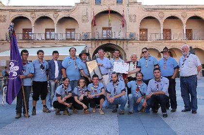 Scout Ciudad del Sol entrega 7.108 euros a la mesa solidaria damnificados por terremotos en su inauguracin de ronda