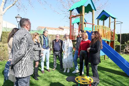 El parque infantil de Zarcilla de Ramos estrena nueva zona de juegos, con ms elementos, mejores materiales y mayor capacidad 