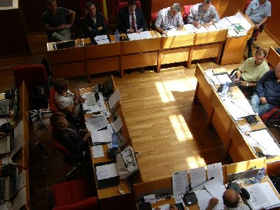 El Pleno del Ayuntamiento pide al Gobierno de Espaa que Lorca tenga estacin del AVE y soterramiento del tren a su paso por la ciudad en los plazos previstos antes de los recortes