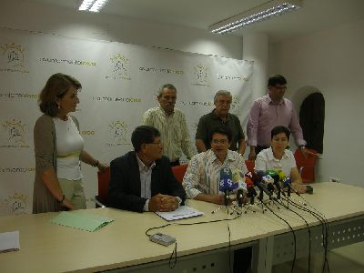 Los miembros del Grupo Municipal Popular del Ayuntamiento de guilas saliente donan 12.000 euros a los afectados por los terremotos de Lorca