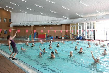 La piscina del Complejo Europa se ha convertido esta maana en el escenario de una jornada de aquagym