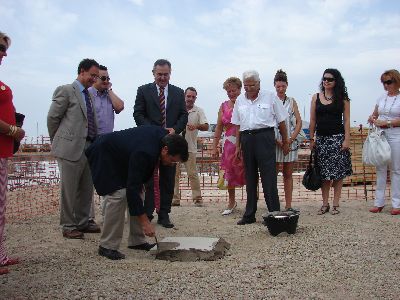 Colocada la primera piedra del nuevo Centro Polivalente de Apandis en Lorca