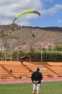 Gran jornada de parapente con pilotos superando los 2.000 metros de altura y las tres horas de permanencia en el aire