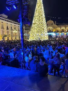 xito sin precedentes del tardeo de Nochebuena en Lorca con miles de personas en el casco histrico y la zona centro 