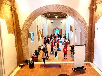 La ermita de San Lzaro acoge la primera sesin de yoga de los 29 Encuentros Deportivos de la Mujer
