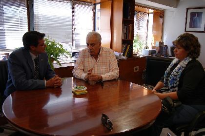 El Embajador de Ecuador transmite al alcalde su solidaridad con los afectados por el terremoto de Lorca