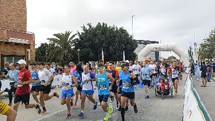 Los atletas lorquinos Jos Luis Martnez y Victoria Castieiras ganan la carrera popular solidaria Run for Parkinsons 