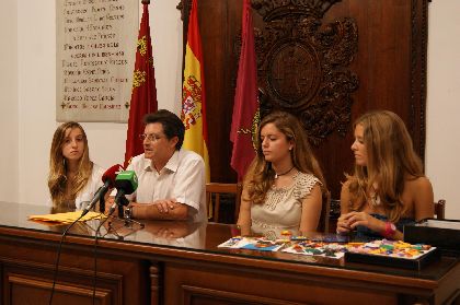 El Alcalde de Lorca recibe a las jvenes creadoras del corto animado sobre los terremotos que est causando furor en las redes sociales
