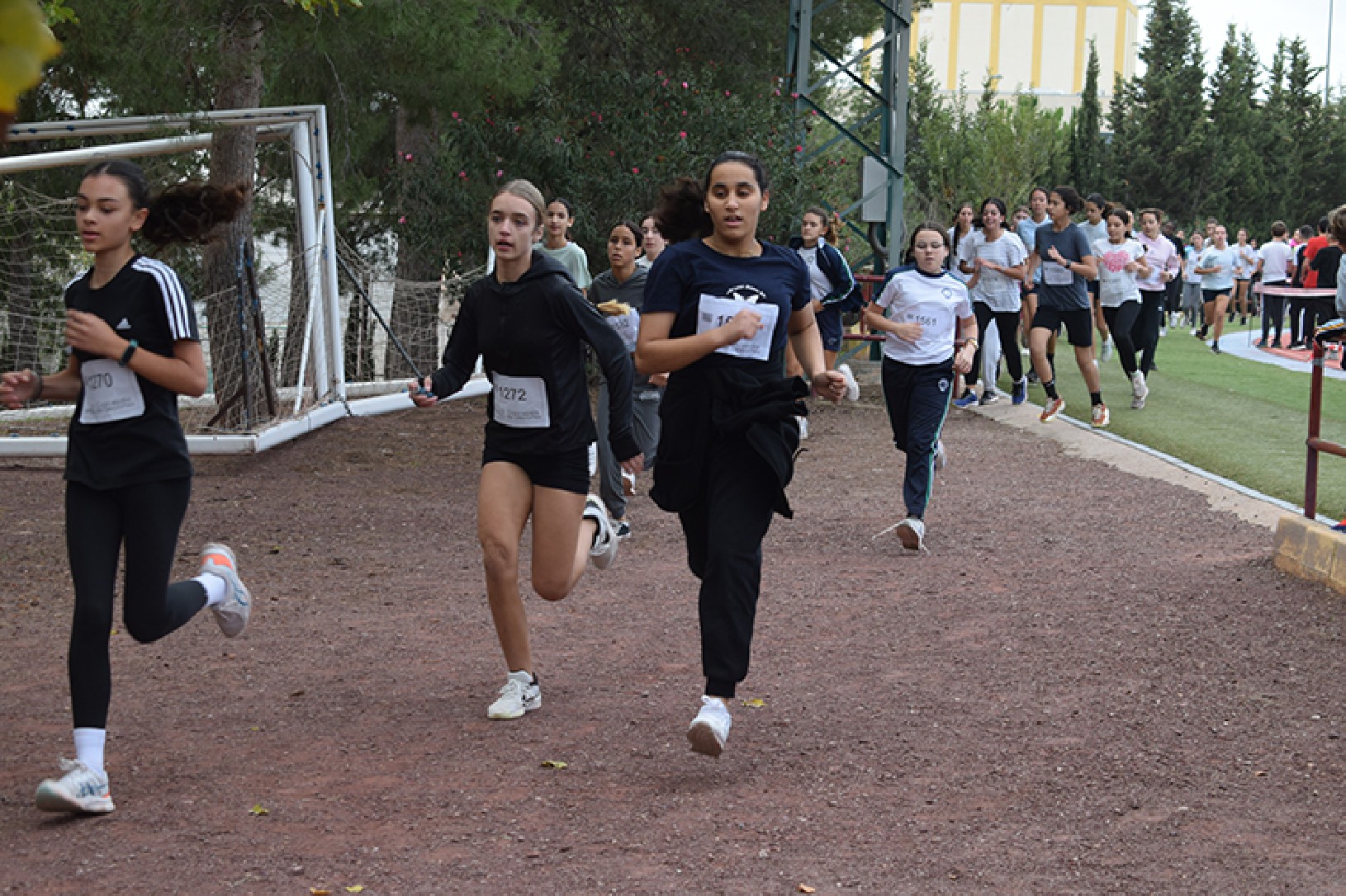 El programa ‘Actividad física y deporte en edad escolar (DEE)’  inaugura una nueva edición con la jornada de campo a través 