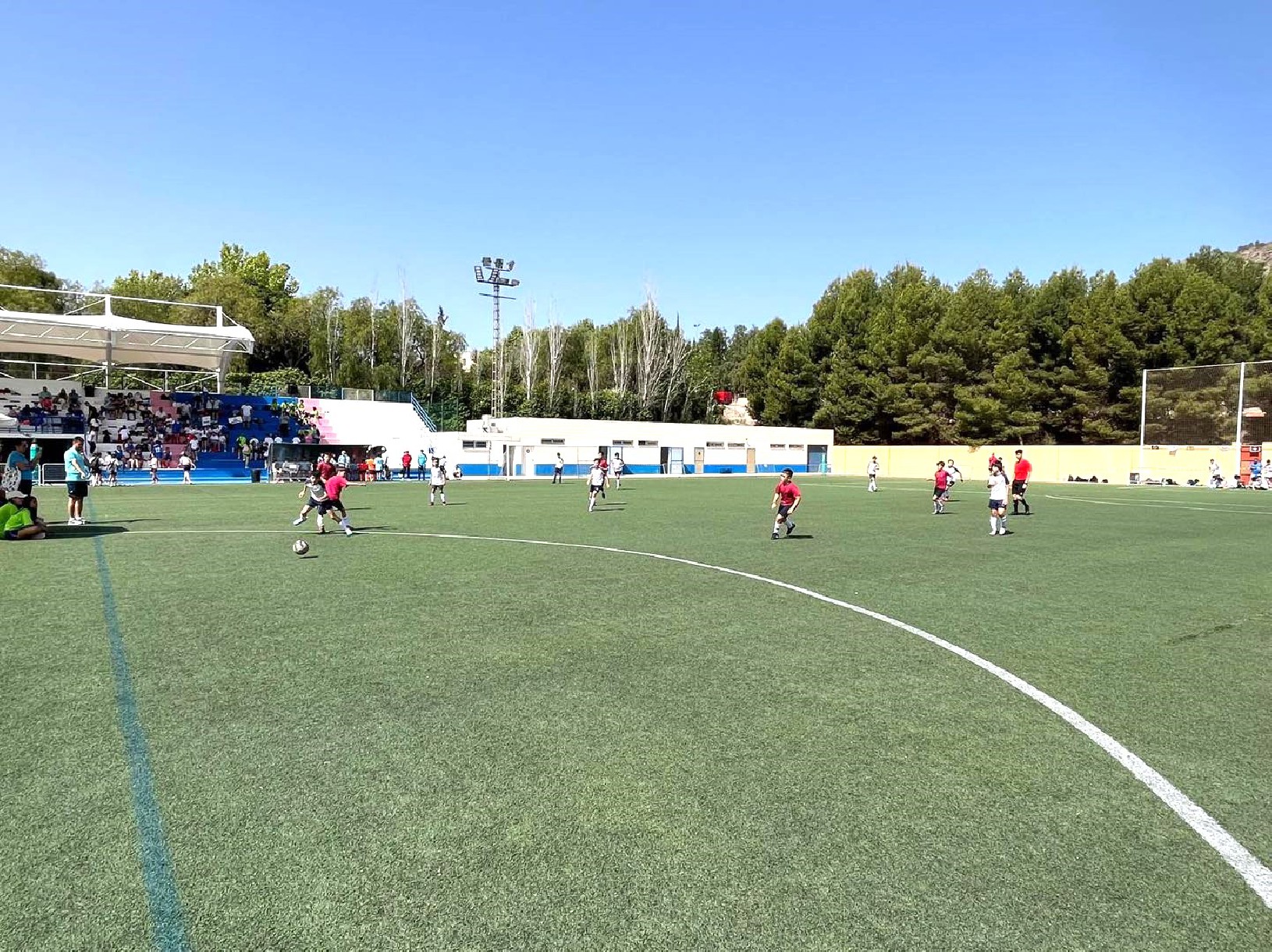 La Concejalía de Deportes inicia las obras de modernización del sistema de agua caliente en los vestuarios del C.D. Ginés Antonio Vidal-La Torrecilla y del Mundial 82