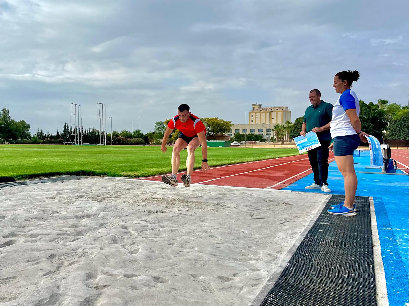Los nuevos fosos de la pista ''Úrsula Ruiz'' se estrenan el sábado con el campeonato regional absoluto de atletismo al aire libre