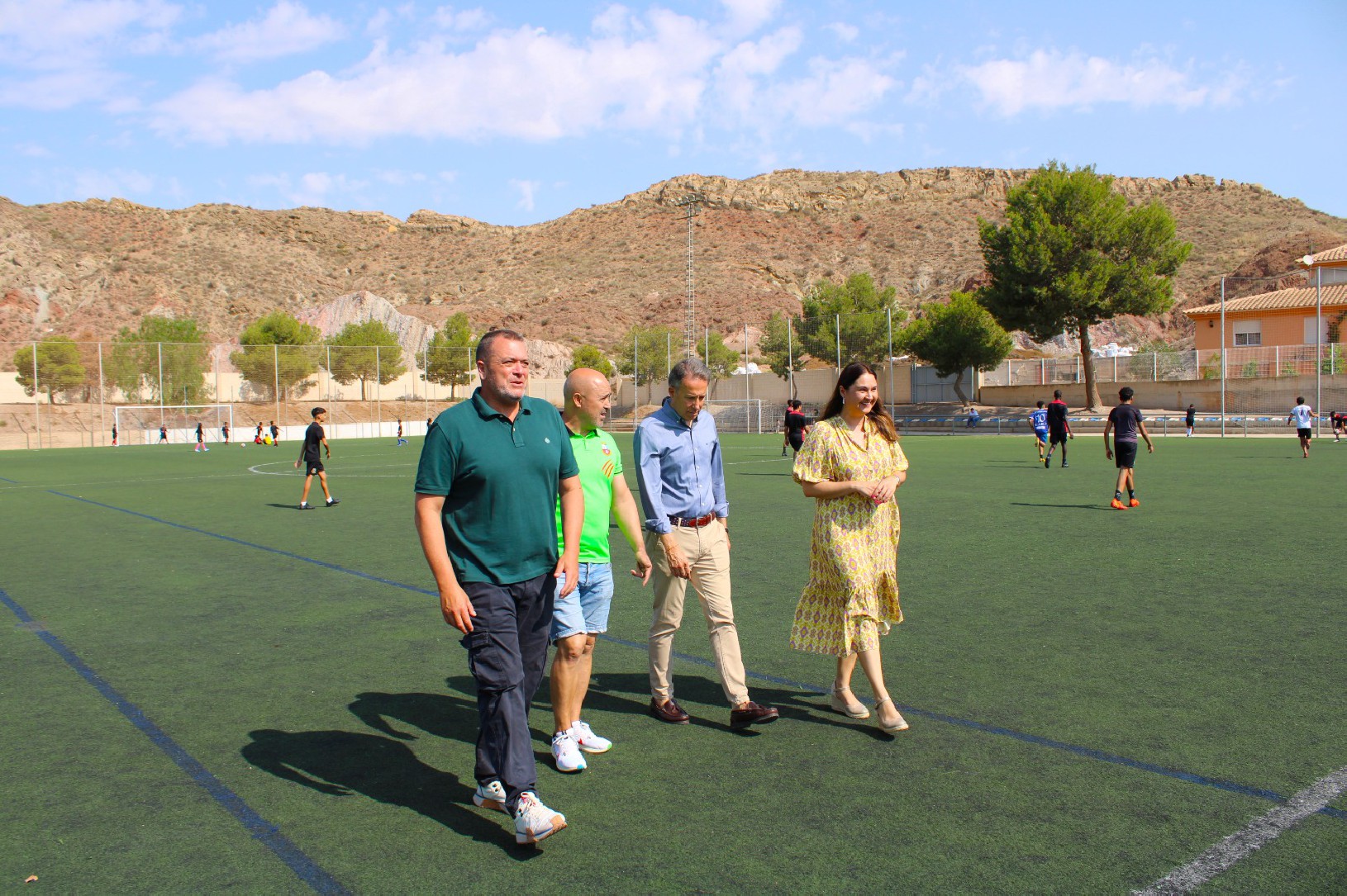 Comunidad Autónoma y Ayuntamiento avanzan en la reforma del campo de fútbol Alfonso Embarre con la financiación de la obra